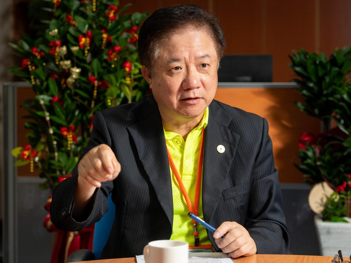 星鏈低軌衛星可望來台？立院修法鬆綁，中華電信將爭獨家代理權！簡志誠建議參考日韓做法：先上網後語音